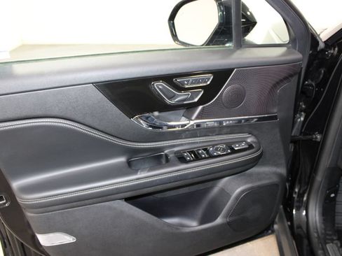 Used 2024 Lincoln Corsair FWD image 17