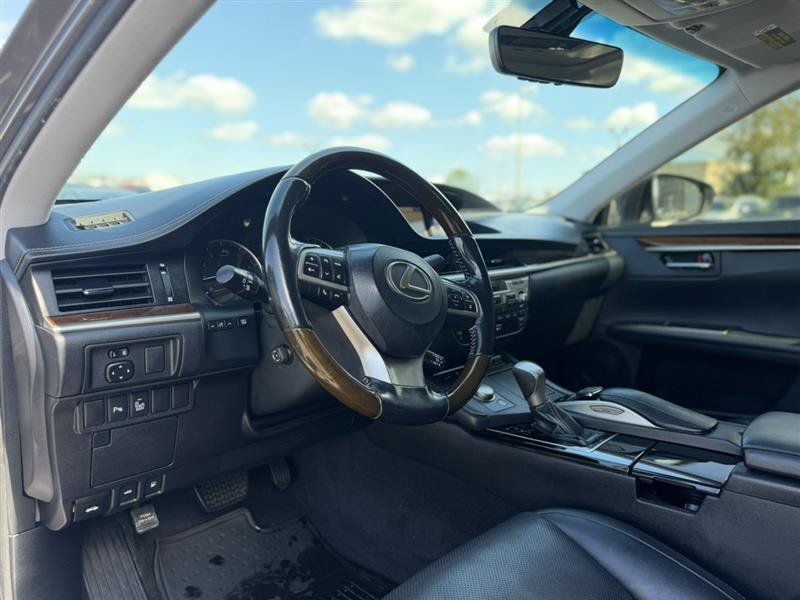 Used 2016 Lexus ES 350 w/ Navigation System Package FWD image 12
