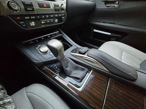 Used 2017 Lexus ES 350 w/ Luxury Package image 11