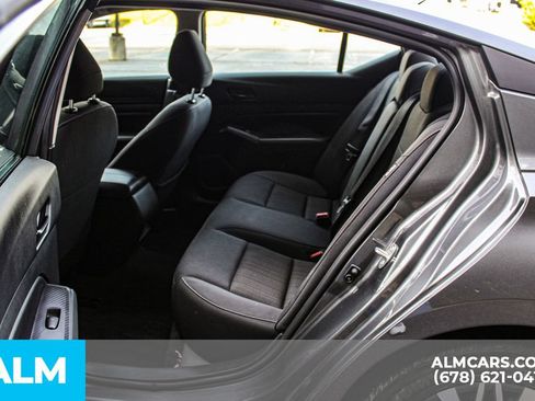 Used 2025 Nissan Altima 2.5 SV FWD image 18