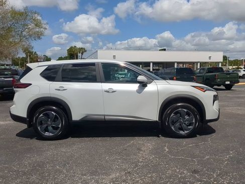Certified 2026 Nissan Rogue SV FWD image 4