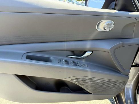 Certified 2023 Hyundai Elantra SE FWD image 23