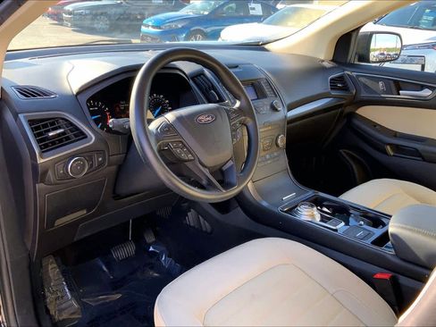 Used 2019 Ford Edge SE FWD image 17