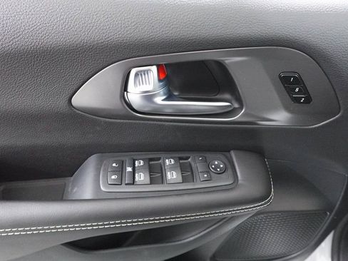 New 2026 Chrysler Pacifica Select w/ S Appearance Package image 9