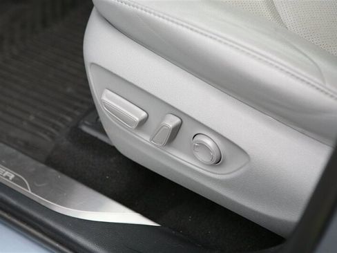 Used 2021 Toyota Highlander Platinum AWD/4WD image 12