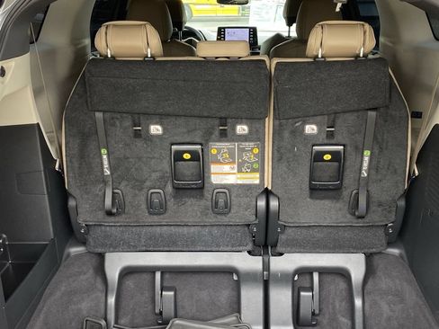 Certified 2023 Toyota Sienna XLE FWD image 21