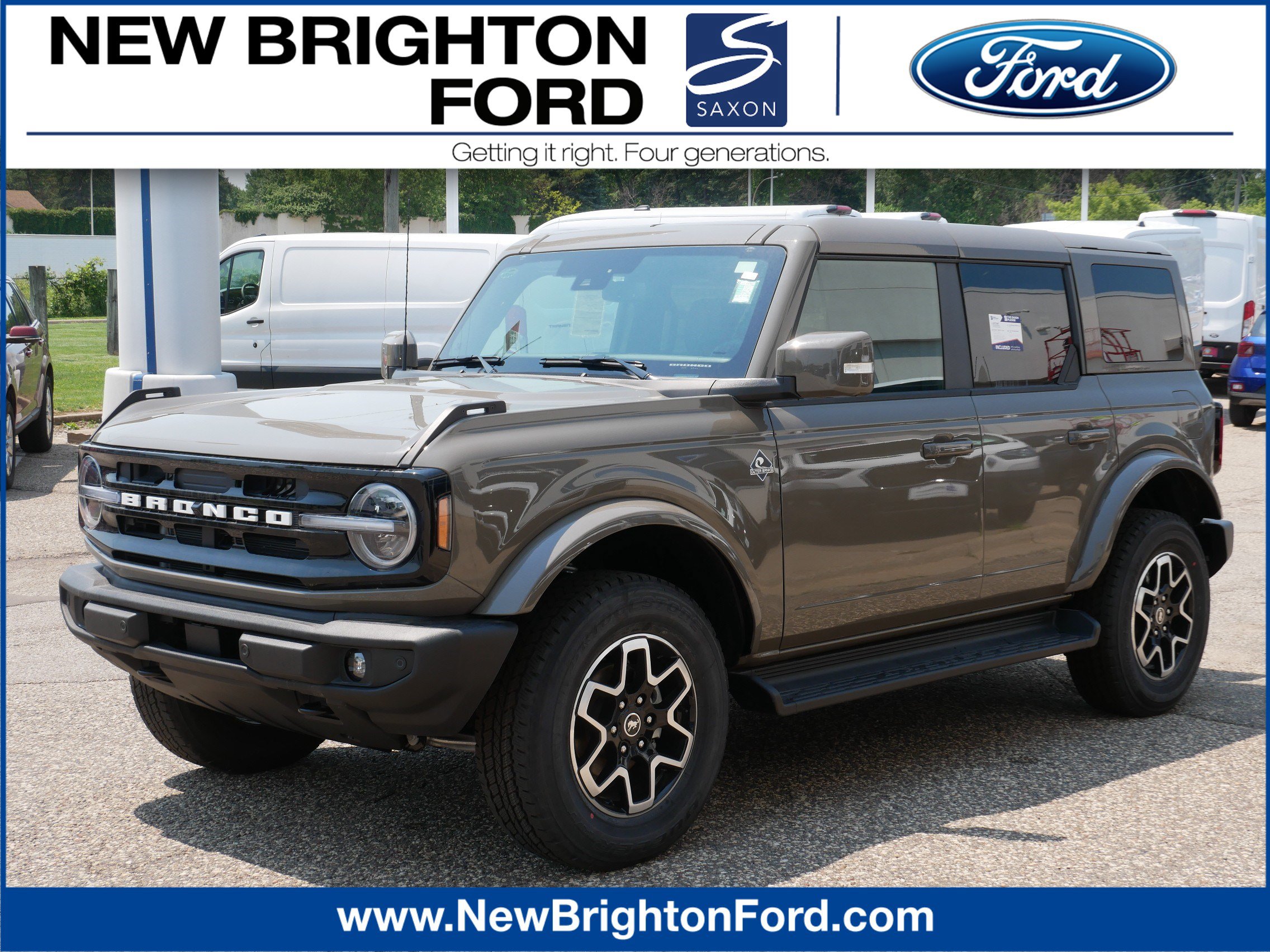 Used 2025 Ford Bronco Outer Banks AWD/4WD image 1