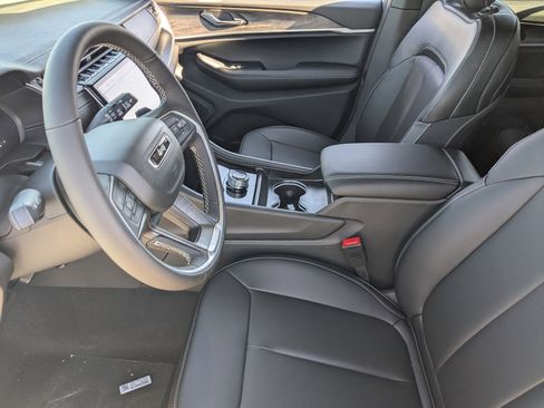 New 2025 Jeep Grand Cherokee Limited image 16