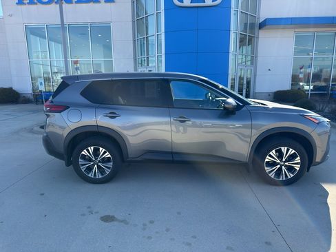 Used 2021 Nissan Rogue SV image 4