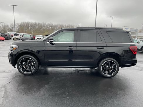 Used 2023 Ford Expedition Limited image 2
