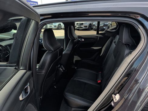 Used 2022 Volvo XC40 T5 R-Design AWD/4WD image 11