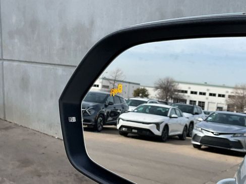 Used 2025 Volkswagen Atlas Cross Sport SE image 20