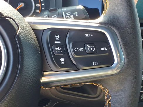 Used 2025 Jeep Wrangler Unlimited Sahara w/ Safety Group AWD/4WD image 11
