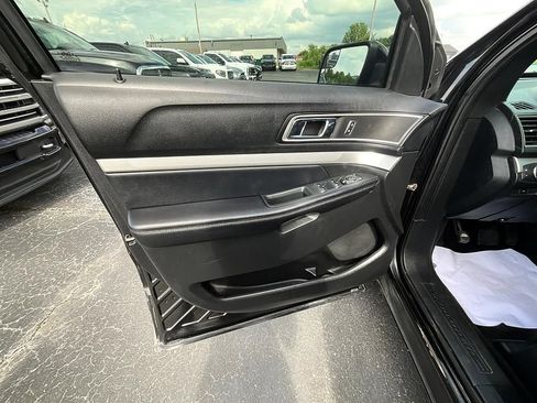 Used 2016 Ford Explorer XLT w/ Equipment Group 202A AWD/4WD image 14