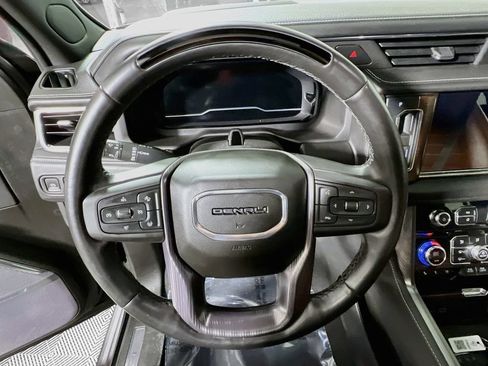 Used 2023 GMC Yukon XL Denali Ultimate AWD/4WD image 10