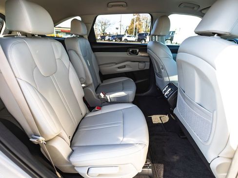 Used 2023 Kia Sorento EX image 19