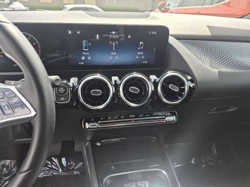 Used 2025 Mercedes-Benz GLA 250 image 21