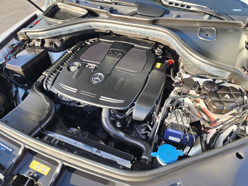 Used 2015 Mercedes-Benz ML 350 4MATIC w/ Premium 1 Package image 9