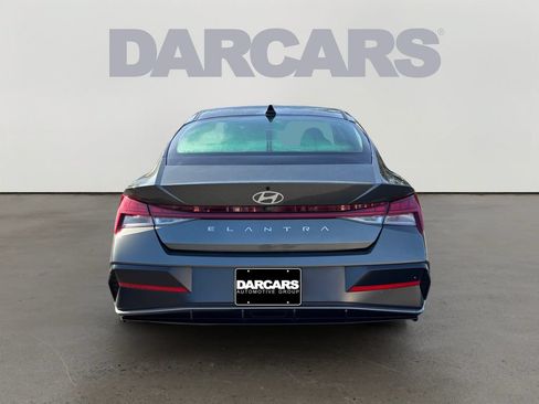 Used 2025 Hyundai Elantra SEL FWD image 6