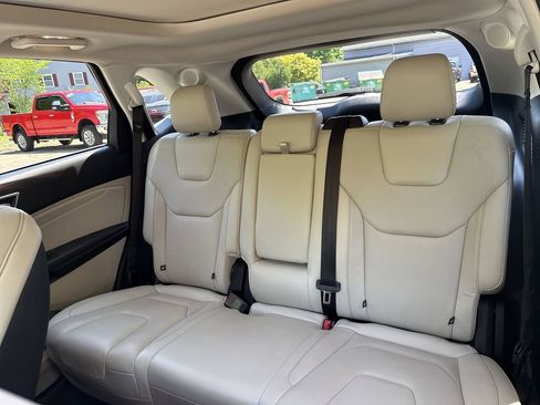 Used 2018 Ford Edge Titanium w/ Equipment Group 302A AWD/4WD image 23