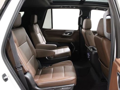 Used 2021 Chevrolet Tahoe High Country w/ Premium Package image 32