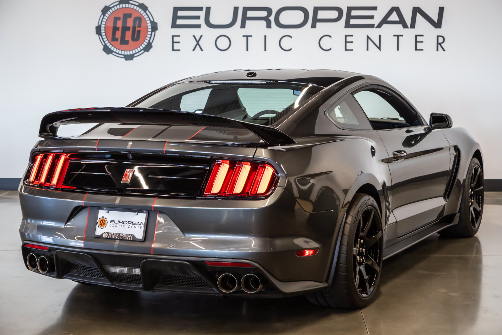 Used 2019 Ford Mustang Shelby GT350R w/ GT350R Equipment Group 920A RWD image 10