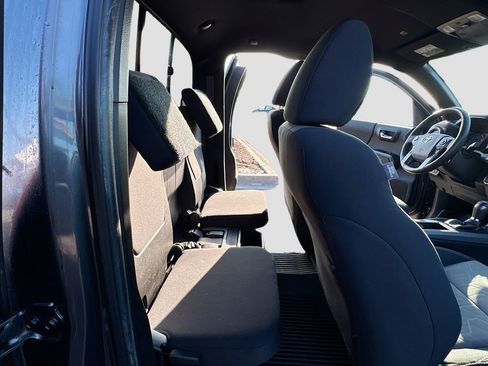 Used 2022 Toyota Tacoma TRD Sport image 25