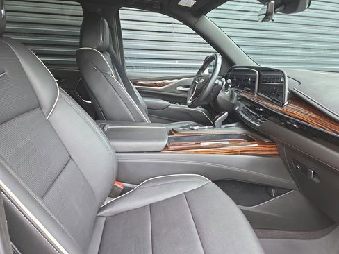 Used 2023 Cadillac Escalade Premium Luxury AWD/4WD image 19