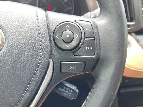 Used 2018 Toyota RAV4 XLE FWD image 25