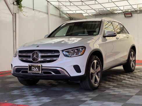 Used 2022 Mercedes-Benz GLC 300 4MATIC w/ Premium Package Lite image 3