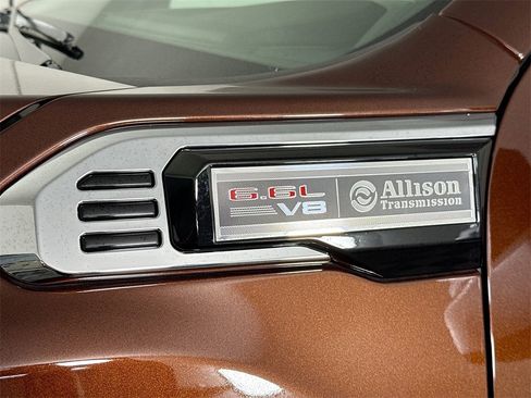 Used 2024 GMC Sierra 2500 SLT w/ SLT Premium Package image 32