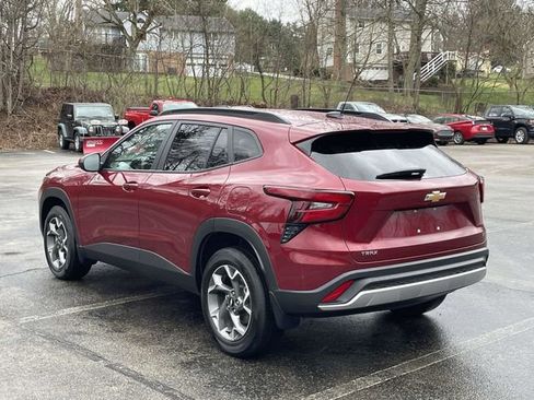 Certified 2025 Chevrolet Trax LT w/ LT Convenience Package image 5