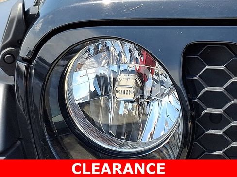 Used 2022 Jeep Gladiator Sport AWD/4WD image 9