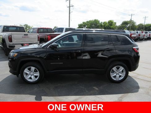 Used 2022 Jeep Compass Latitude w/ Sun and Sound Group AWD/4WD image 9