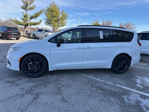 New 2026 Chrysler Pacifica Select image 17
