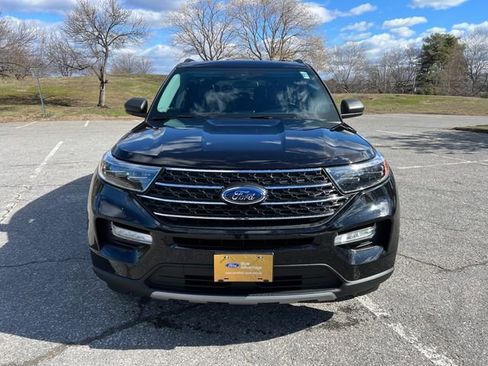 Certified 2022 Ford Explorer XLT w/ Equipment Group 202A image 3
