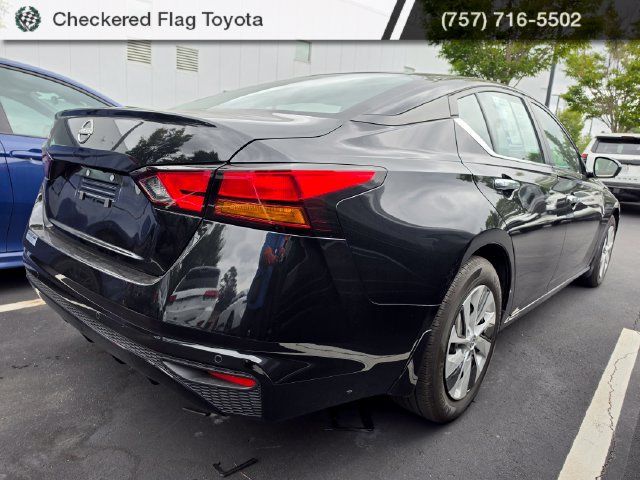 Used 2024 Nissan Altima 2.5 S FWD image 6