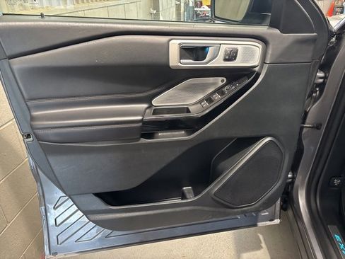 Used 2021 Ford Explorer Platinum w/ Equipment Group 601A image 18