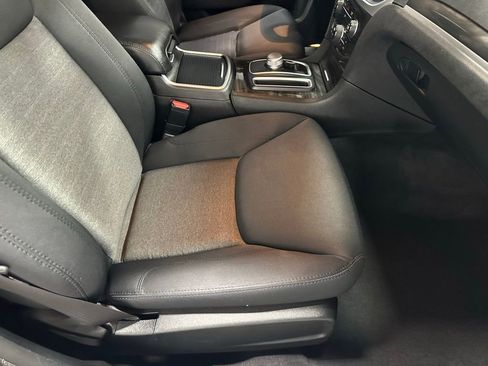 Used 2019 Chrysler 300 Touring RWD image 57
