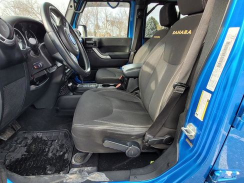 Used 2014 Jeep Wrangler Unlimited Sahara w/ Dual Top Group AWD/4WD image 11