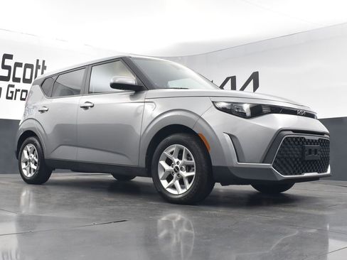 Certified 2023 Kia Soul LX w/ LX Technology Package image 31