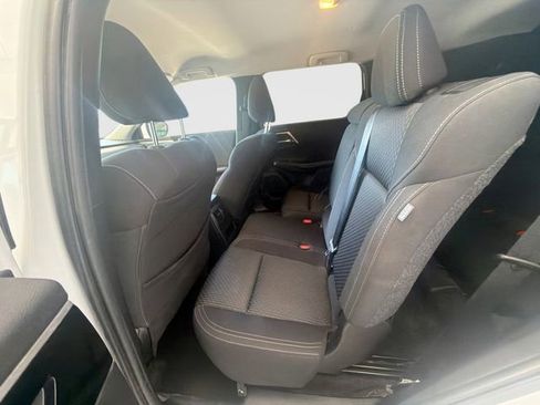 Used 2022 Mitsubishi Outlander ES FWD image 32