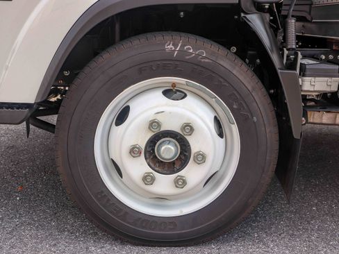 Used 2024 Isuzu NPR image 28