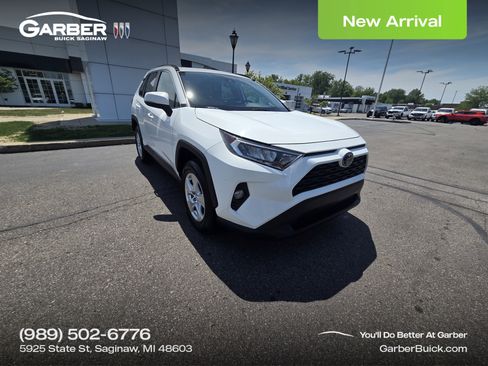 Used 2019 Toyota RAV4 XLE FWD image 1