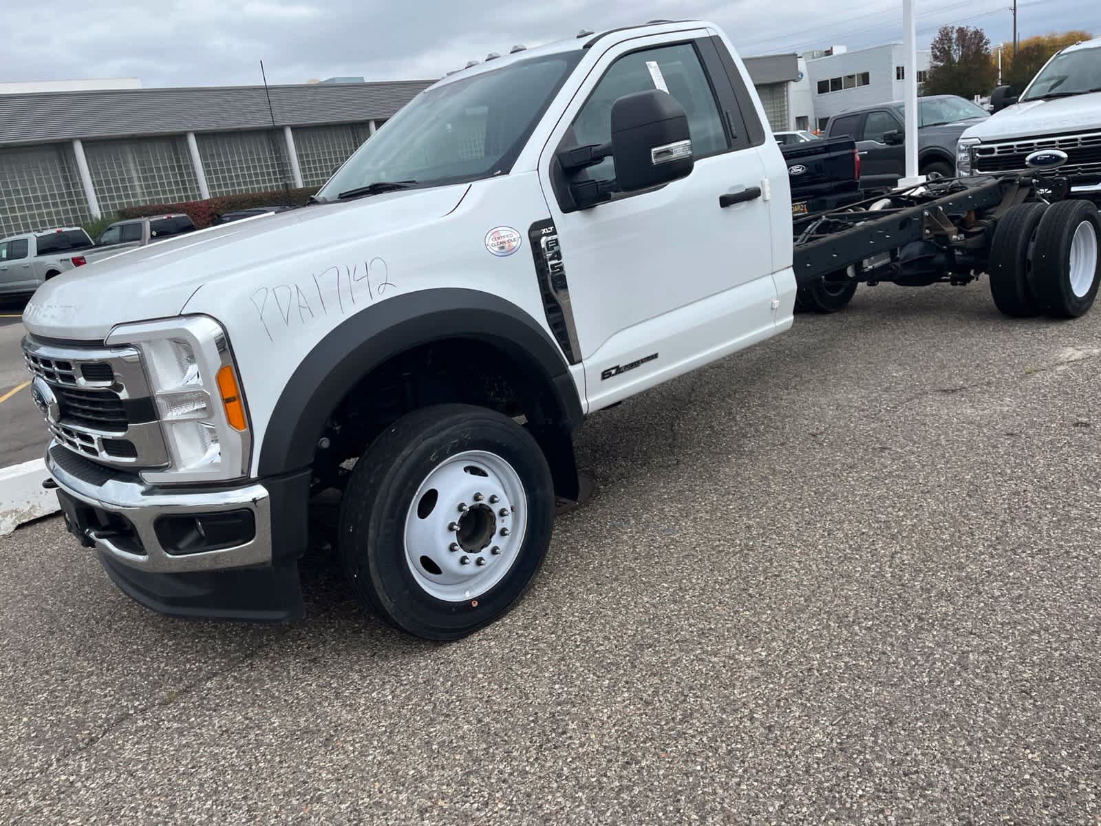 Used 2023 Ford F450 XLT w/ XLT Value Package RWD image 3