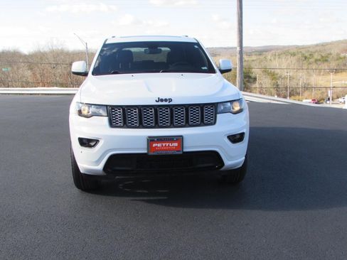 Used 2020 Jeep Grand Cherokee Altitude image 2