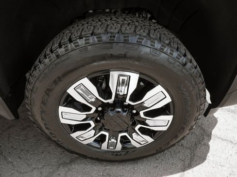 Used 2026 GMC Sierra 2500 Denali w/ Denali Reserve Package AWD/4WD image 9