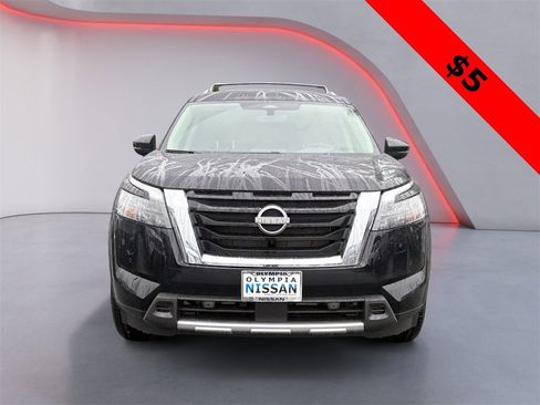 New 2025 Nissan Pathfinder SL image 8