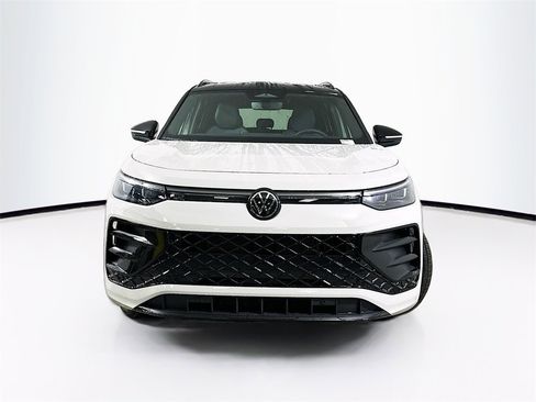 New 2026 Volkswagen Tiguan SE R-Line image 5