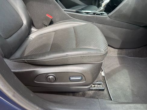 Used 2023 Buick Encore GX Essence FWD image 21